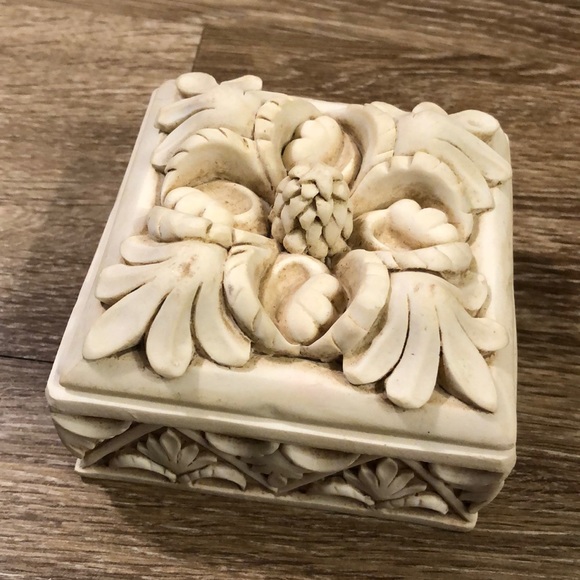 Vintage Other - 1990s vintage rustic ornate resin storage box / trinket dish with lid